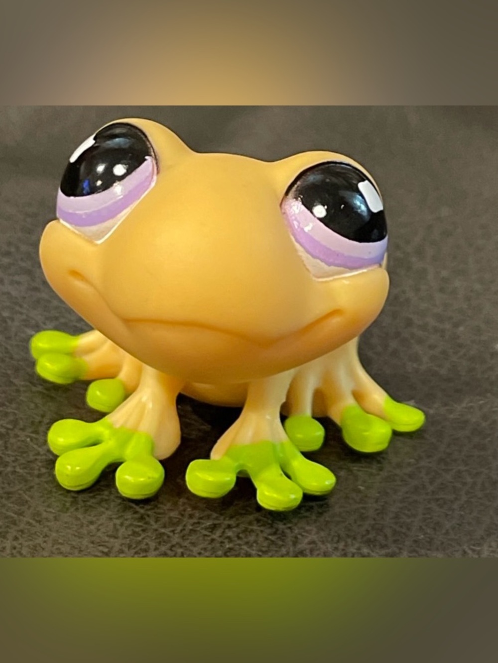 Littlest Pet Shop Yellow Frog Figure with Purple-Trim Eyes and Lime Green Feet